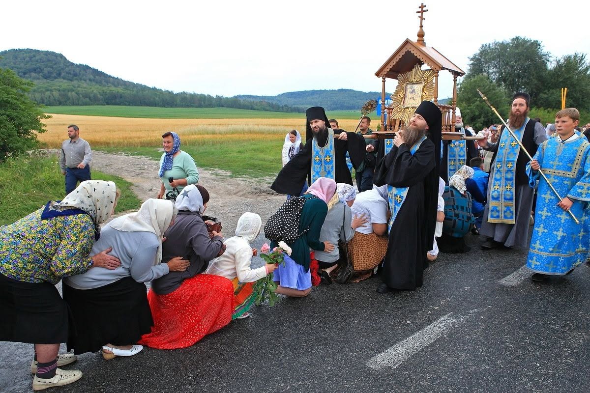 Хохлам, не українцям.